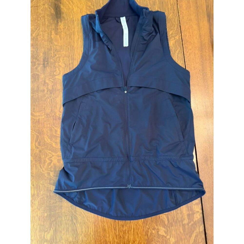 Lululemon Navy Run Vest Reflective Zip Sz 6